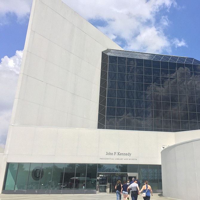 Entrada de la biblioteca y museo presidencial de J.F. Kennedy