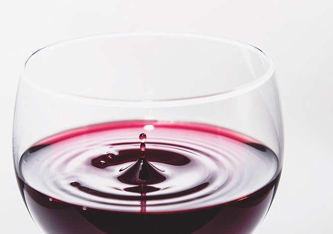 Una copa de vino tinto trae muchos beneficios...Conoce algunos de ellos