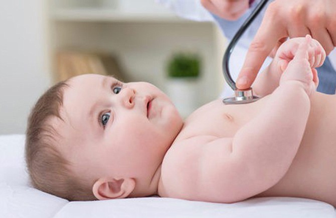 Primeros auxilios a bebés: lo que los padres deben saber
