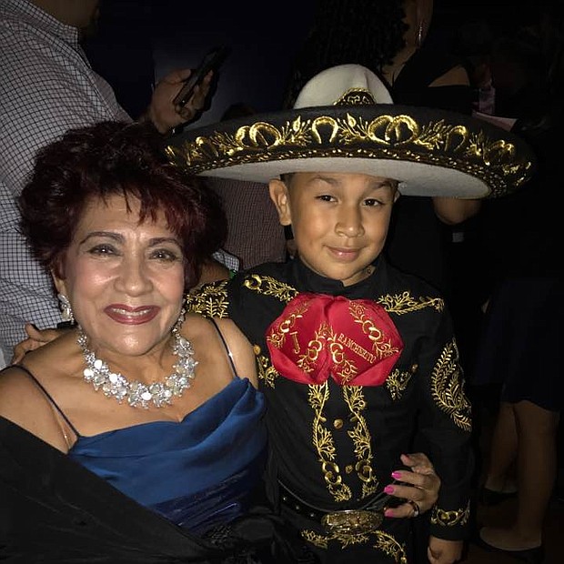El Rancherito de Oro junto a la Gran Mariscal de la noche, Regla González