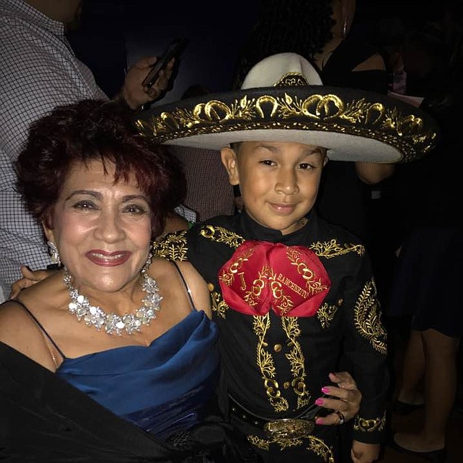 El Rancherito de Oro junto a la Gran Mariscal de la noche, Regla González