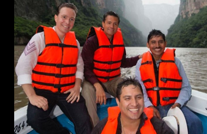 Peña Nieto publicó y luego retiró foto con cantante vinculado a narcotráfico
