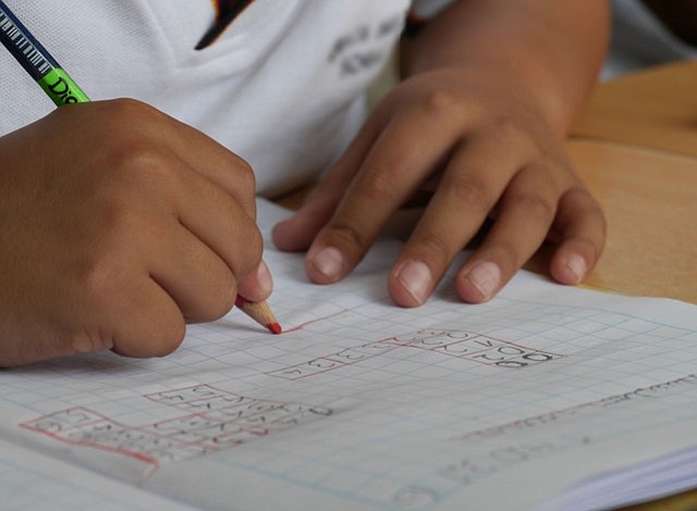 Encuesta muestra el interés de la mayoría de los padres con el éxito académico de sus hijos