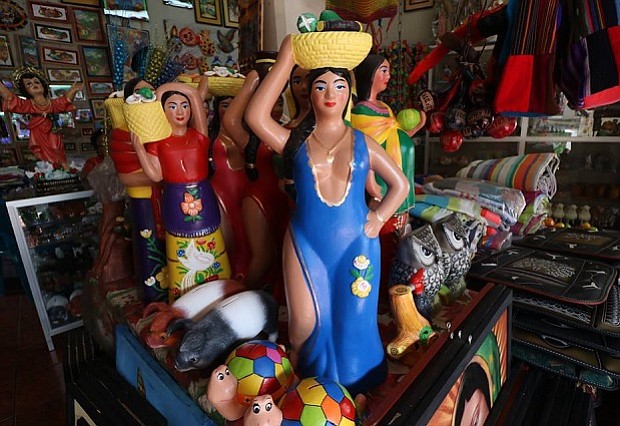 Las artesanías de Ilobasco son famosas en El Salvador y en el mundo.