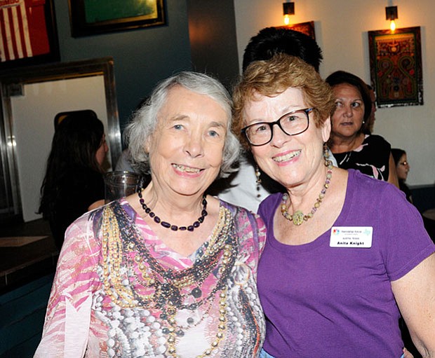 De izquierda a derecha: Margie Kidd (GlobalAustin), Anita Knight (Friendship Force of Austin)