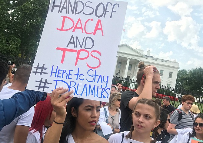 Si el presidente Trump no negocia DACA, algunos demócratas amenazan con cerrar el gobierno