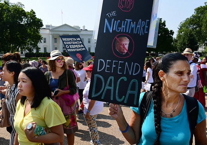 Las compañías ofrecen a los “Soñadores” protección legal luego que Trump eliminara DACA