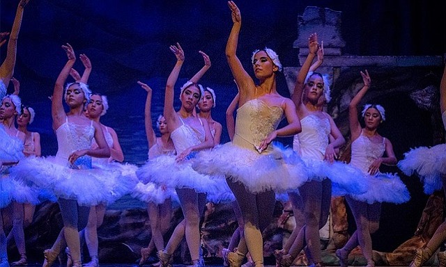 Alcalde Nayib Bukele y Ballet de San Salvador en Festival Salvadoreñisimo