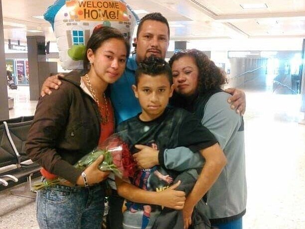 Madre e hija se reúnen tras 16 años