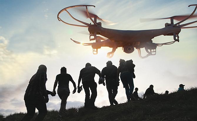 Con ‘drones’ cazarán indocumentados en la frontera