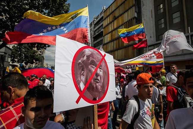 Trump incluye a funcionarios de cinco instituciones venezolanas en nuevo veto migratorio