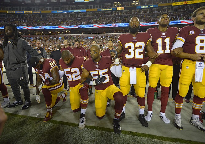 Cuando los jugadores de la NFL protestan contra el racismo, algunos críticos solo ven “atletas millonarios” quienes deben callar