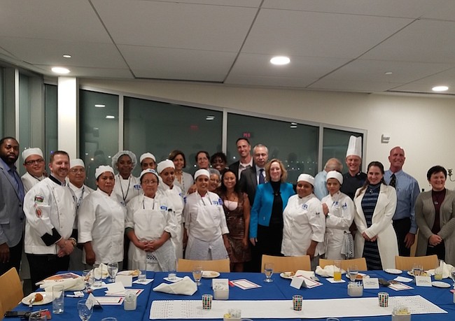 Estudiantes de Cocina Internacional de la Escuela Carlos Rosario ofrecieron degustación de comida asiática