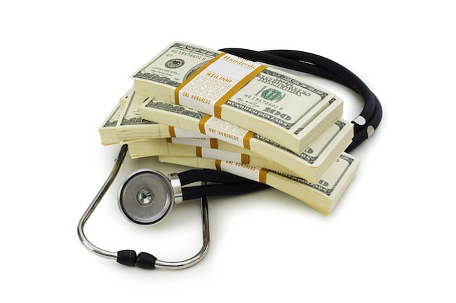 Deciden bajar sus salarios para poder tener seguro de salud