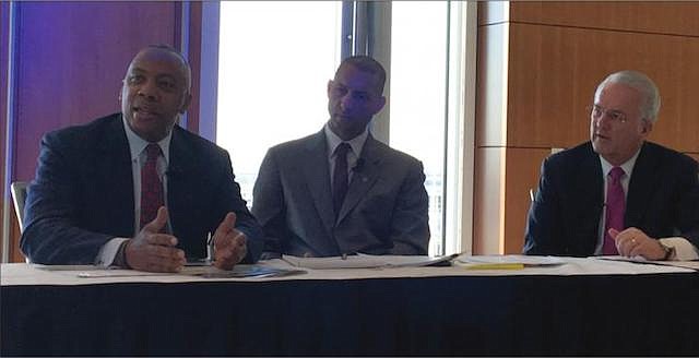 PANELISTAS. De izq. a der.: Calvin Mackie, Spencer Overton y Jack Gerard durante sus intervenciones sobre carreras STEM.