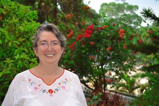 Salvadoreña gana importante premio internacional de poesía