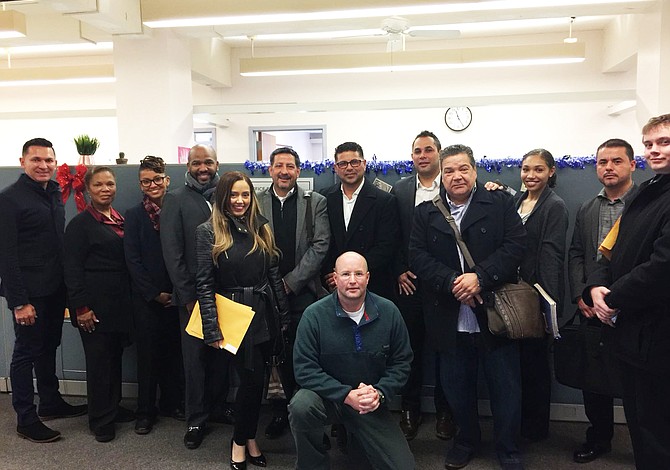 Empresarios latinos se certifican para participar en contratos de la Alcaldía
