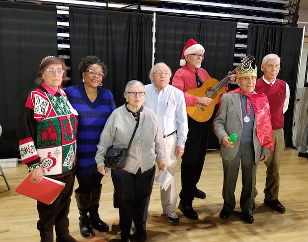 Dos canciones navideñas estuvieron a cargo del grupo de abuelos latinos