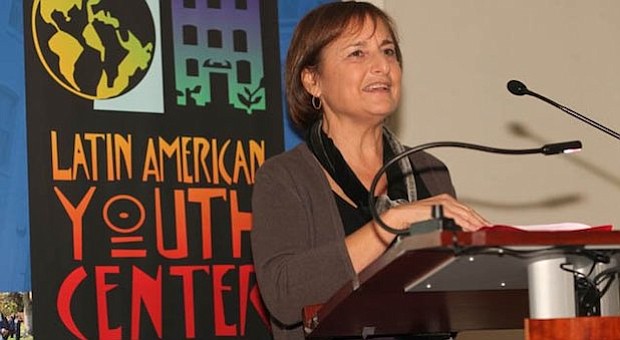 Lori Kaplan: Espero que las familias puedan mantenerse fuertes, que las comunidades y los gobiernos locales apoyen a los inmigrantes a pesar de los muchos desafíos que plantea la nueva administración.