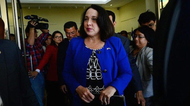 Embajadora de EEUU en El Salvador pide a salvadoreños con TPS “usar bien estos 18 meses y buscar una alternativa”