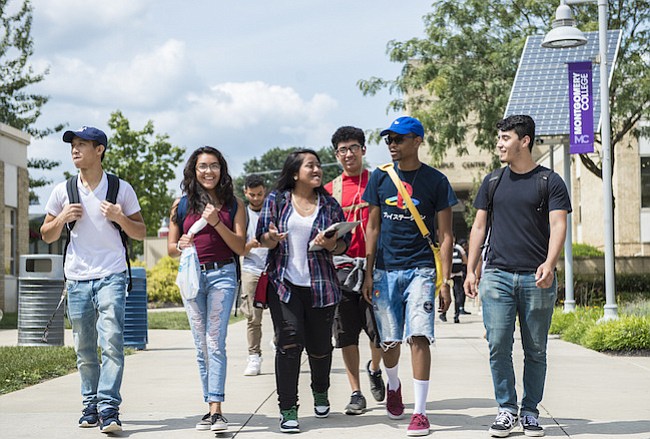 Montgomery College asume el reto de que sus estudiantes latinos terminen los estudios
