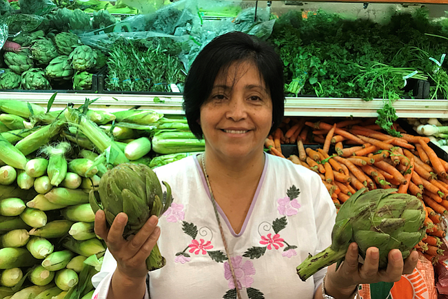 Con incentivos en cupones de alimentos, ayudan a latinos a comer más sano