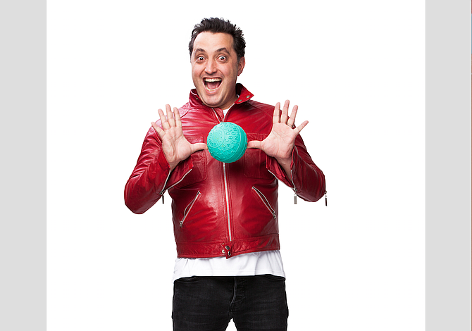 Comediante Andrés López trae a Boston su "Pelota de Letras Renovada"