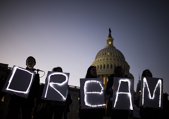 Para los Dreamers, el sueño de convertirse en médicos depende de la “misericordia” de las cortes
