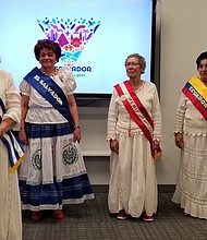 Un grupo de abuelitas de Vida Senior Center realizó un baile especial lleno de alegría