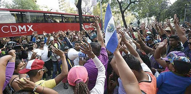 A LA FRONTERA CON ESTADOS UNIDOS: Centroamericanos llegaron para pedir asilo