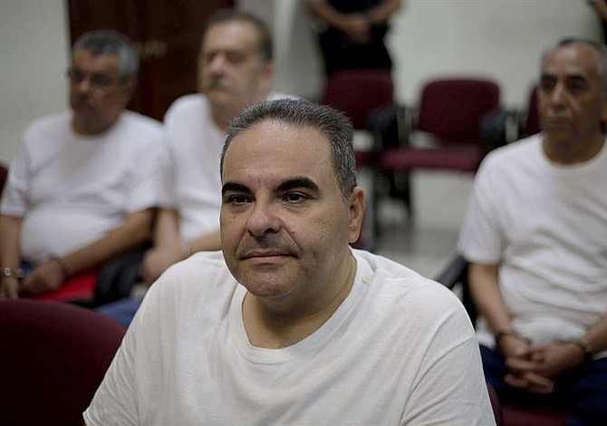 Cuentas bancarias y mansión del expresidente Saca en El Salvador seguirán embargadas