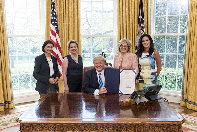Guía para entender por qué Trump quiere acorralar a Planned Parenthood