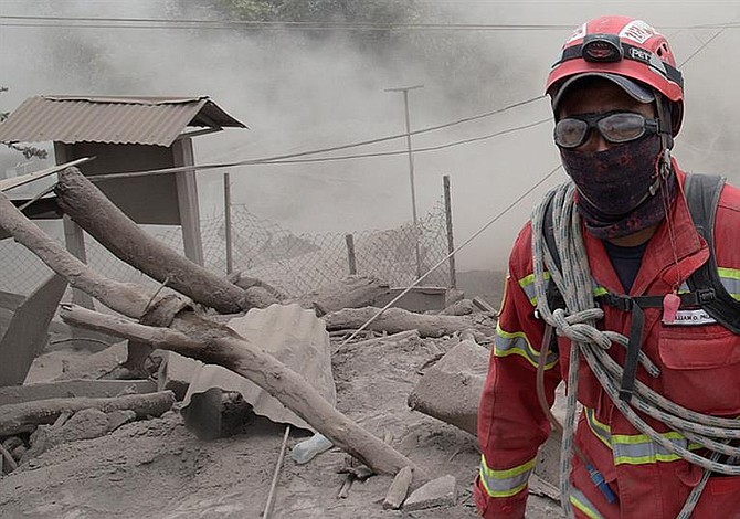Tres víctimas de gravedad por erupción de volcán en Guatemala serán trasladados a EEUU