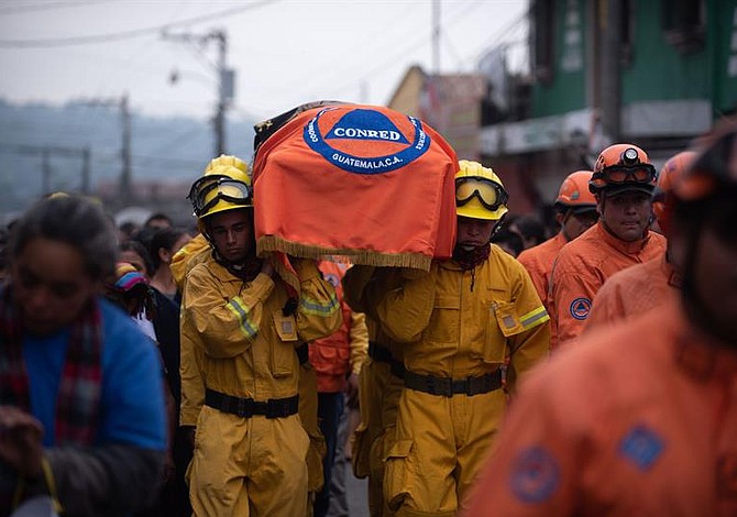 Aumenta la cifra a 101 muertos en Guatemala tras erupción de Volcán de Fuego