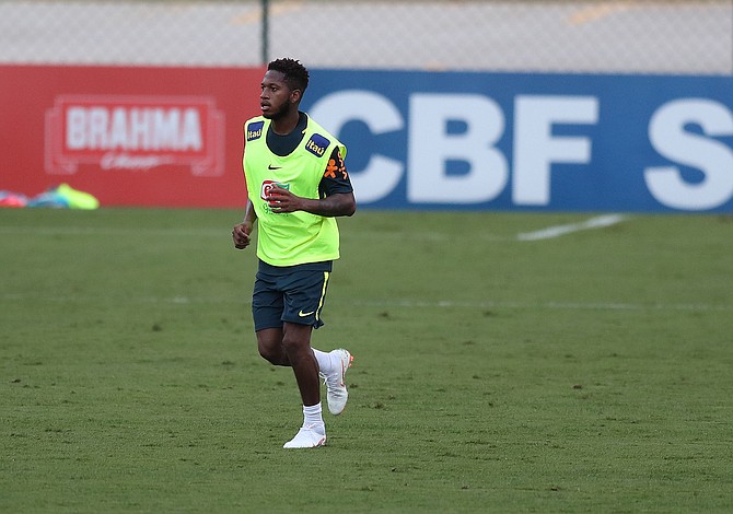 Fred, fichaje brasileño del Manchester United, se lesiona a una semana del Mundial