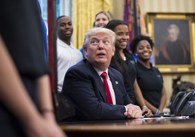 Justicia debate sobre la legalidad de las ganancias hoteleras de Trump