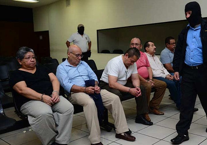 El Salvador: Prisión para implicados en caso Saqueo Público y orden de detención para ex primera dama
