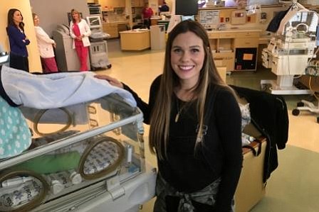Bebes prematuros: cámaras mantienen a la familia cerca, y a los gérmenes lejos