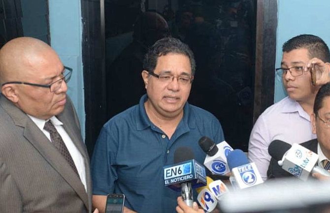 El Salvador: Exsecretario de Comunicaciones de Funes se entrega a las autoridades
