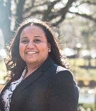 Luisa Arévalo. La salvadoreña que emigró de niña a Estados Unidos, se lanza por el distrito 17 para el Comité Central Demócrata de Montgomery.