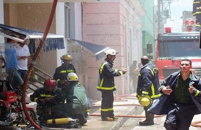 Incendio en Cuba deja sin servicio de celular a sus habitantes