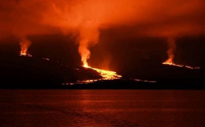 Erupción del volcán Sierra Negra en Ecuador durará más de lo previsto