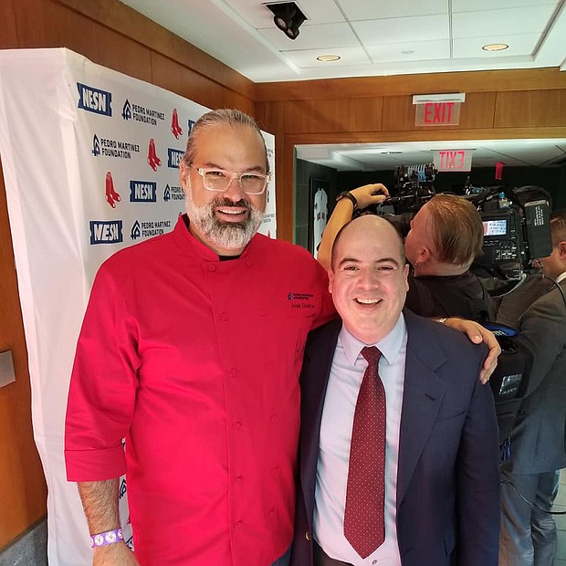 José Duarte, chef y dueño de Taranta Restaurant en el North End de Boston, junto a Rafael Ulloa, editor de El Planeta