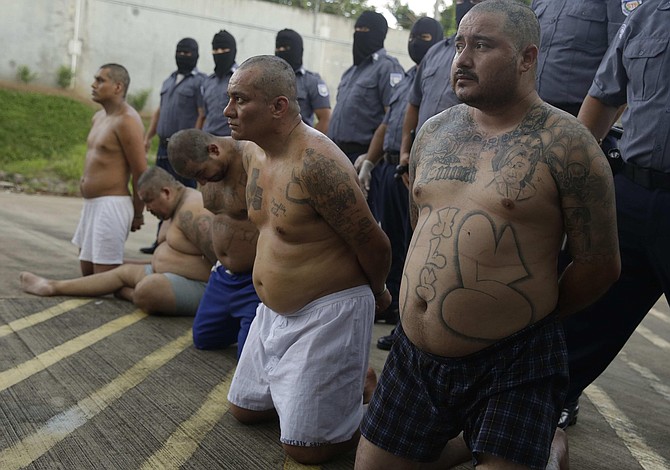 Fiscal salvadoreña premiada en DC: “MS-13 obligaba a mujeres a casarse con hombres engañados”