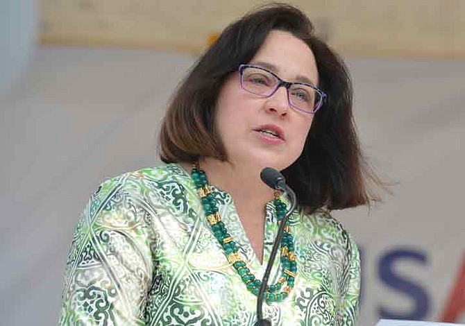 Embajadora estadounidense dice que el Congreso avanza en la discusión del TPS