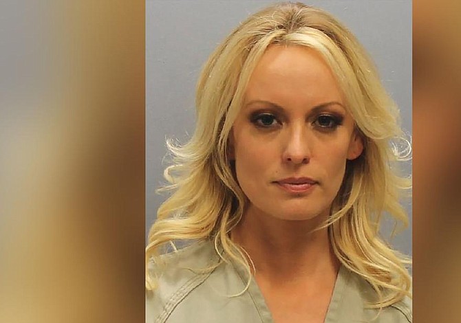 Autoridades retiraron cargos contra Stormy Daniels tras ser arrestada en un club de striptease en Ohio