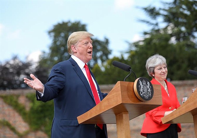 Trump busca disminuir tensiones con May y desmiente publicación de The Sun