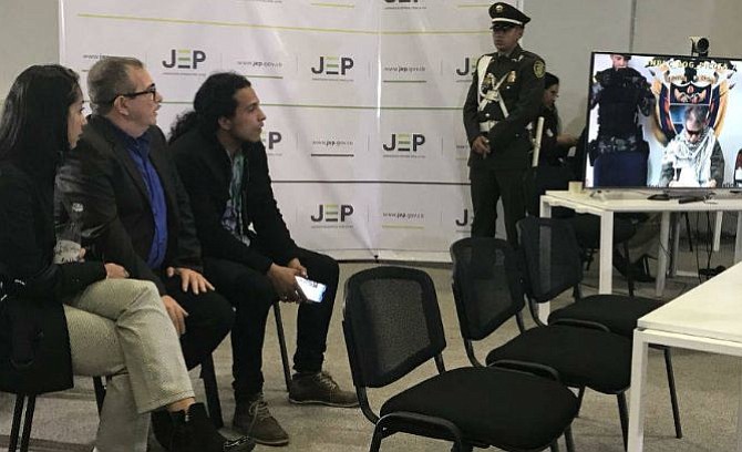 Timochenko es el primero en llegar a la diligencia de la JEP en Colombia