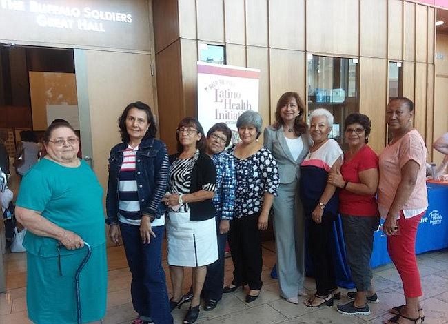 Más latinos ancianos y con menos beneficios