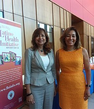 Compromiso. Sonia Mora (izq.), directora de LHA; y, Yanira Cruz (der.), presidenta de NHCOA trabajan hombro a hombro para que más hispanos participen en las elecciones de noviembre.